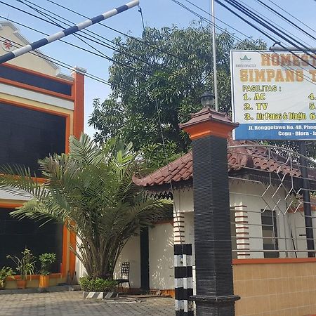 Simpang Tujuh Hotel Cepu Exterior foto