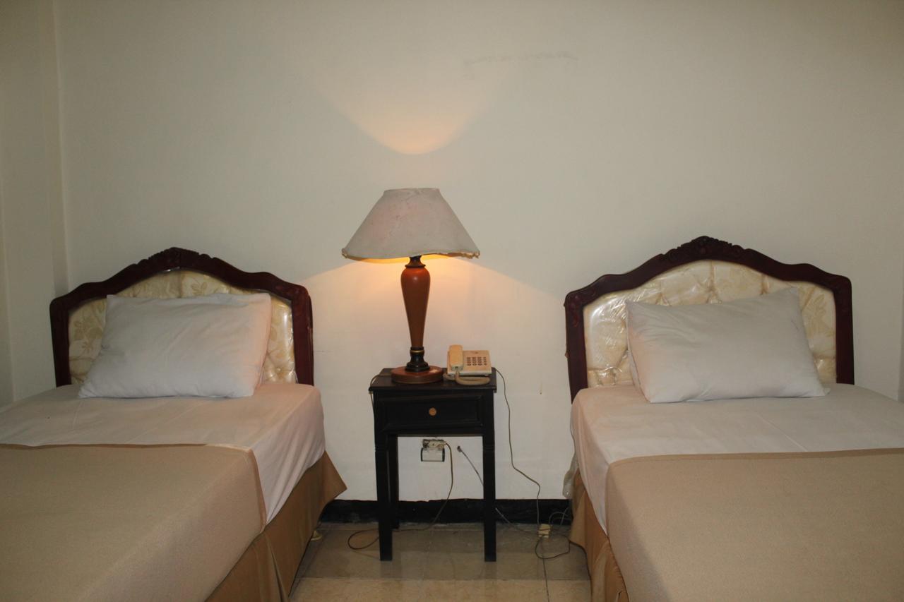 Simpang Tujuh Hotel Cepu Exterior foto