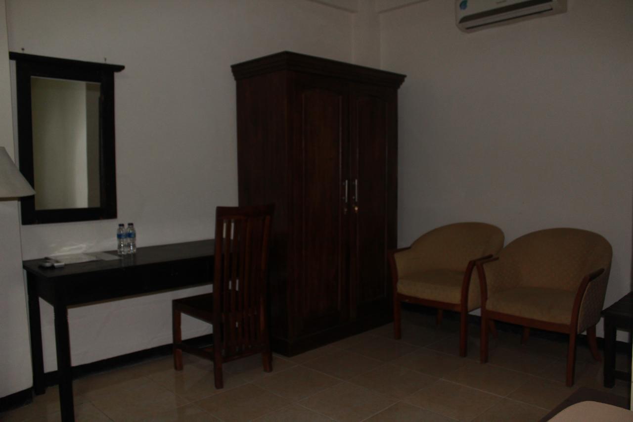 Simpang Tujuh Hotel Cepu Exterior foto