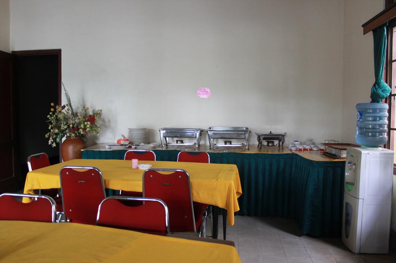 Simpang Tujuh Hotel Cepu Exterior foto