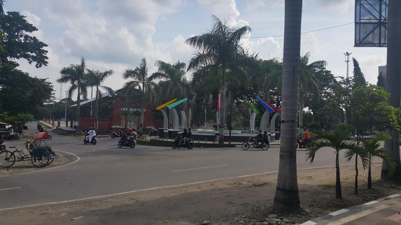 Simpang Tujuh Hotel Cepu Exterior foto